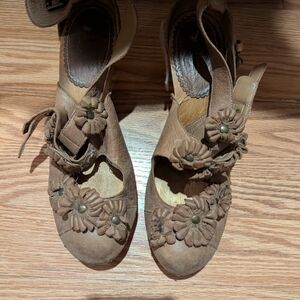 Anthropologie Sloane Leather Flower Heel Clogs